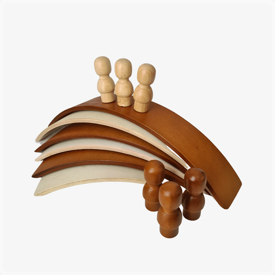 Qtoys Two Tone Arch Set with Matching Peg Dolls