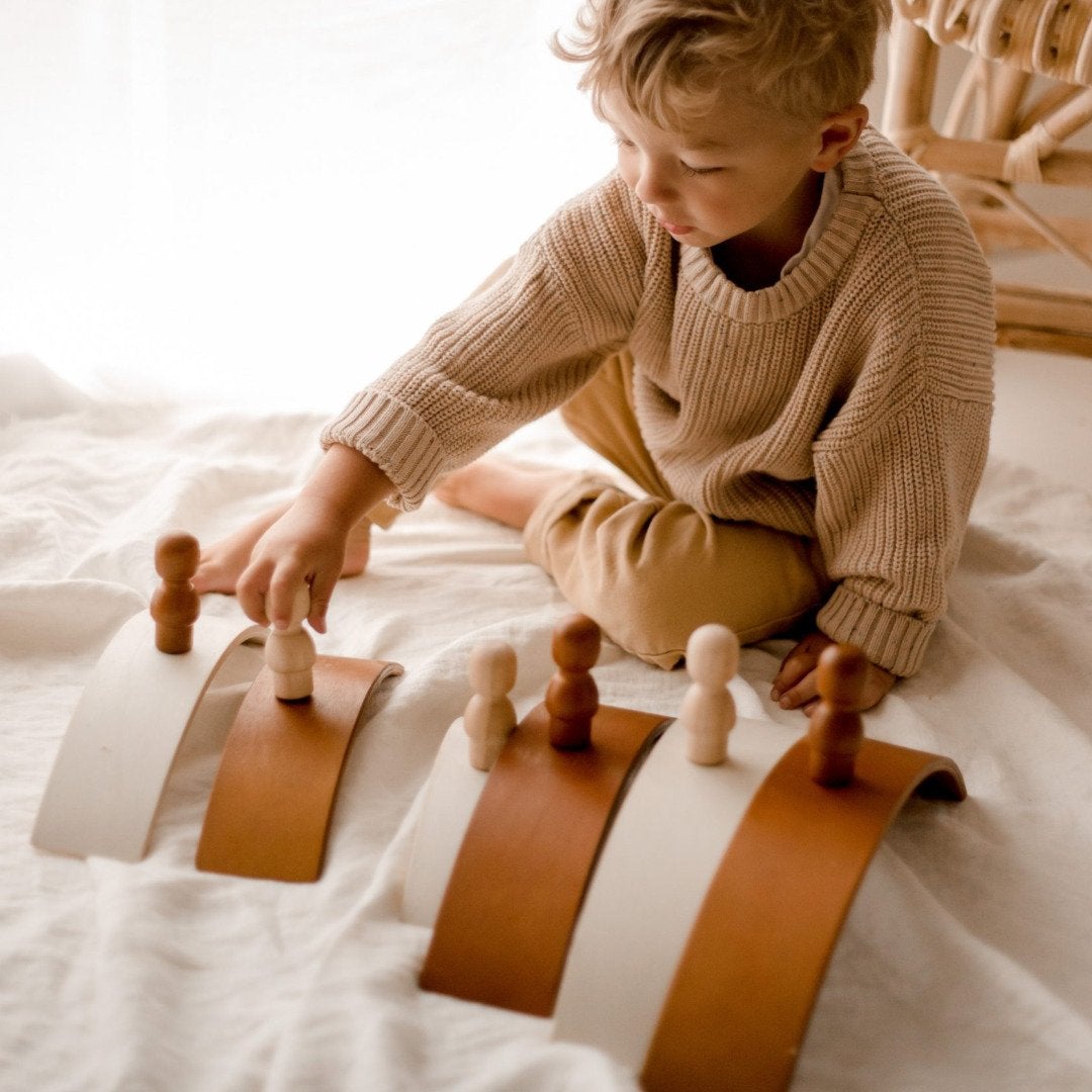 Qtoys Two Tone Arch Set with Matching Peg Dolls