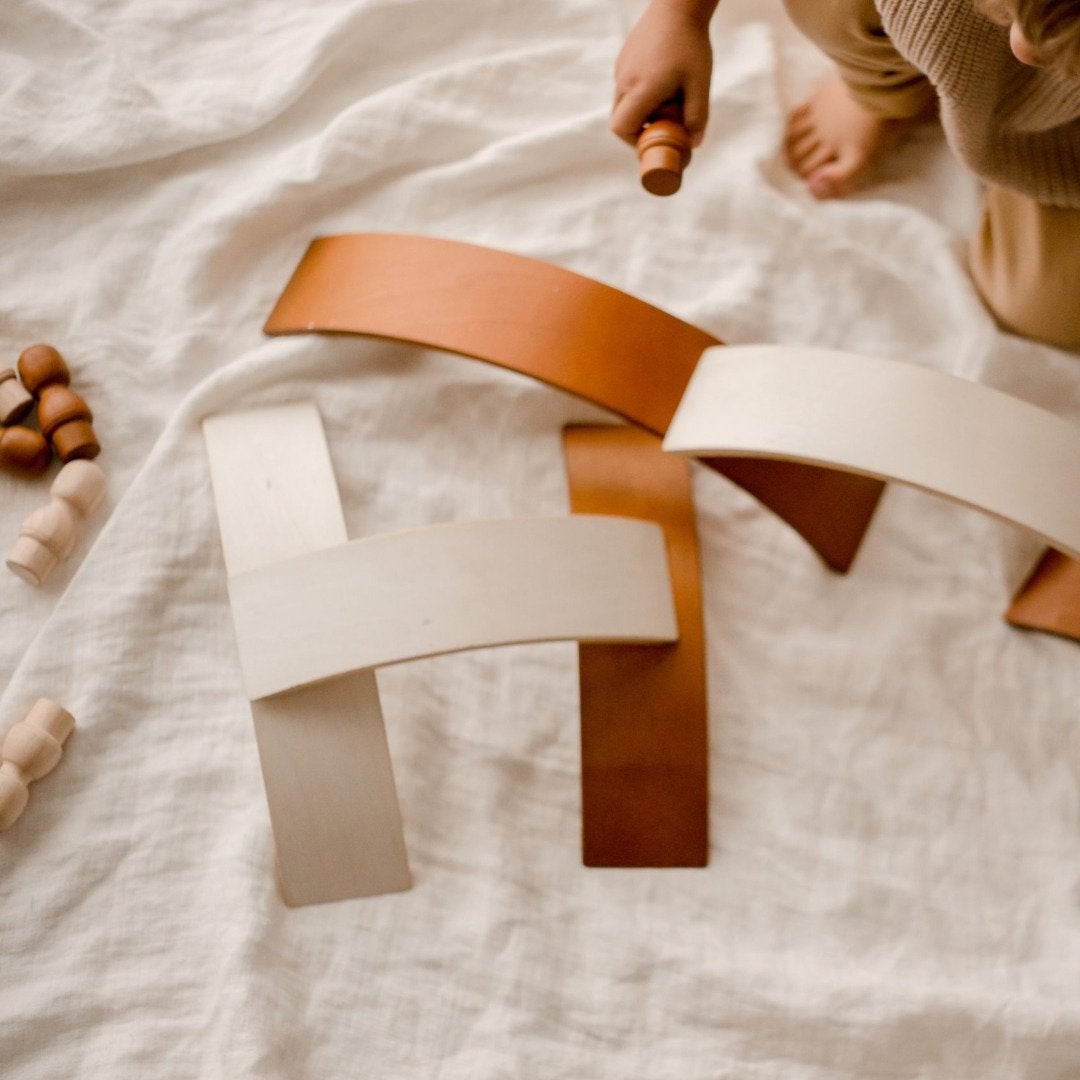 Qtoys Two Tone Arch Set with Matching Peg Dolls