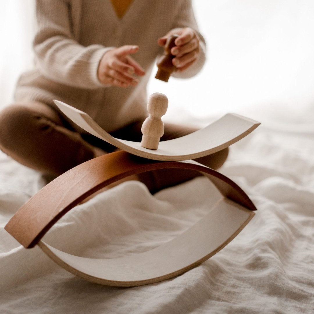 Qtoys Two Tone Arch Set with Matching Peg Dolls